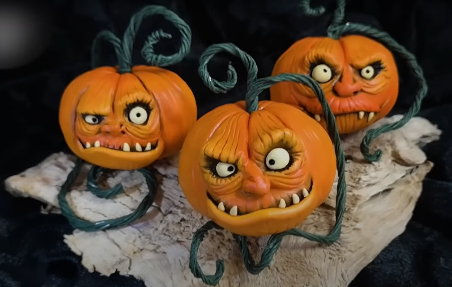 Citrouilles miniatures effrayantes tutos Halloween Comune Alchimie Photos de 3 citrouilles effrayantes en pĂąte polymĂšre tutos halloween